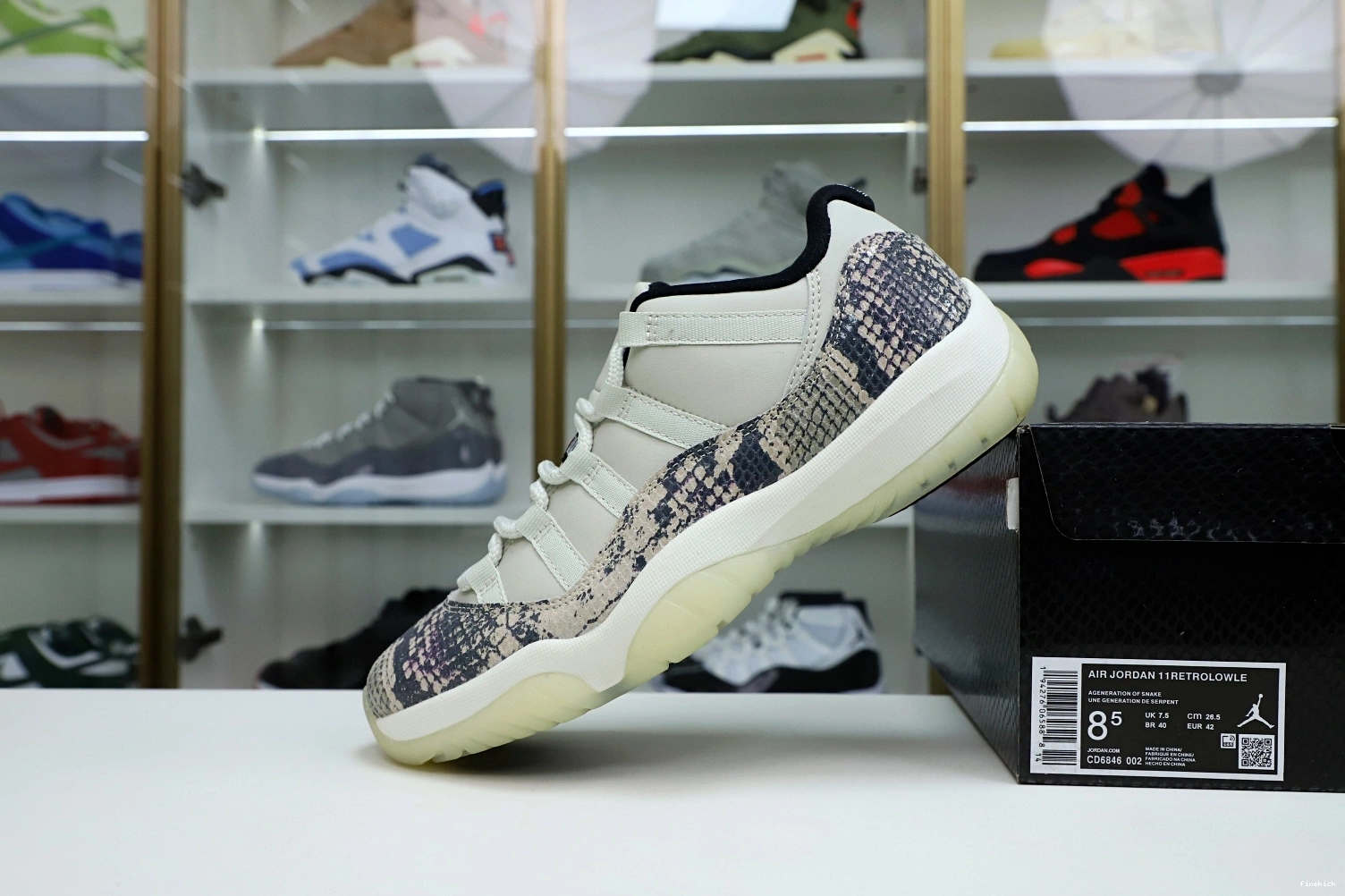 LOW AIR 11 LIGHT BONE SNAKESKIN JORDAN 0925